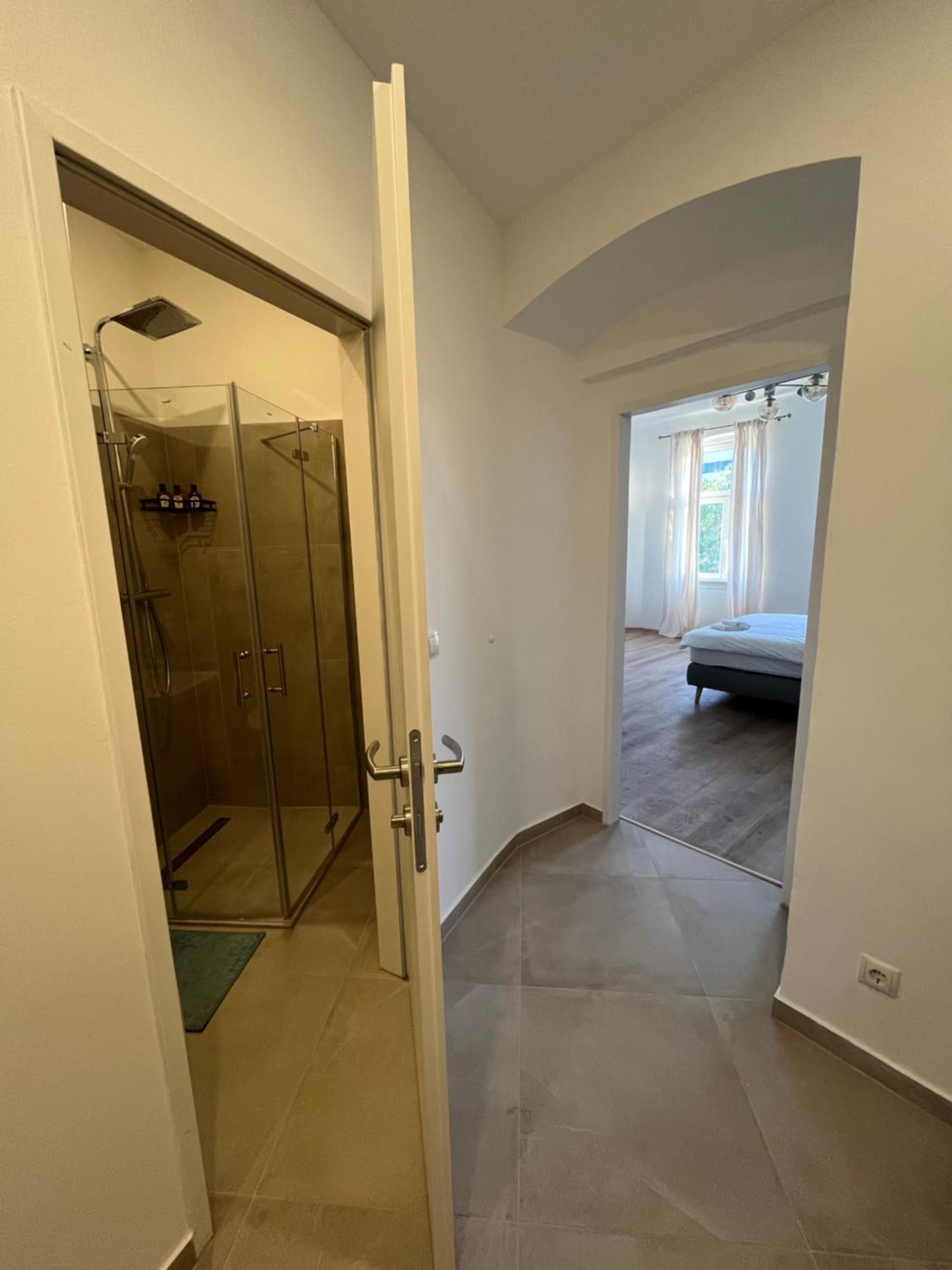 Apartment Schoenbrunn Near Metro Wien Eksteriør billede