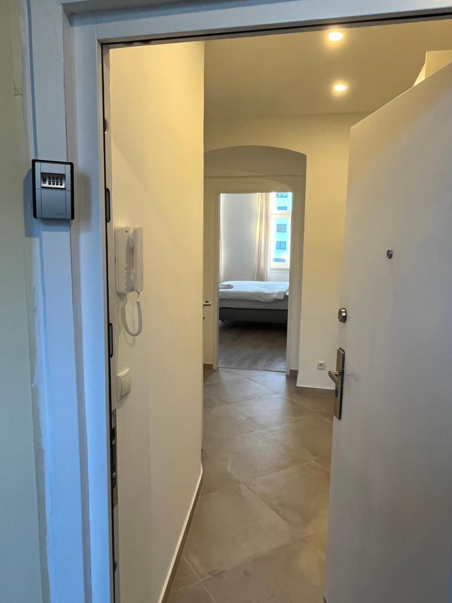 Apartment Schoenbrunn Near Metro Wien Eksteriør billede